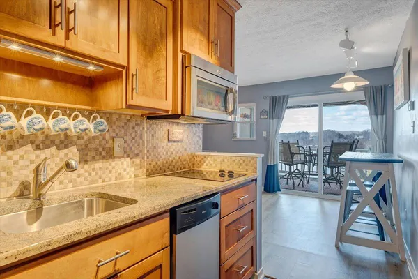 $194,950 | 1089 Bluewater Drive, Unit 411, Moneta, VA 24121