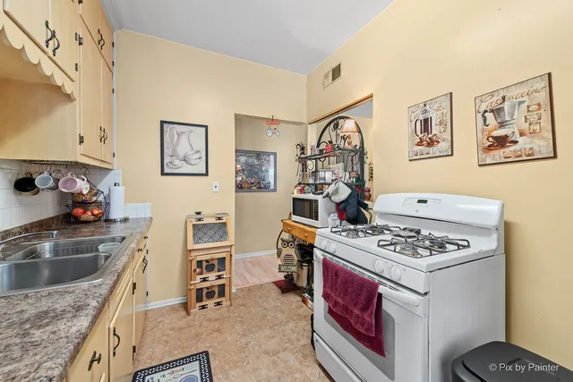 $359,900 | 810 West Galena Boulevard, Aurora, IL 60506