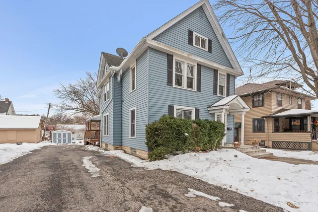 $359,900 | 810 West Galena Boulevard, Aurora, IL 60506