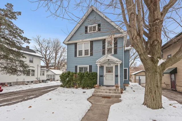 $359,900 | 810 West Galena Boulevard, Aurora, IL 60506