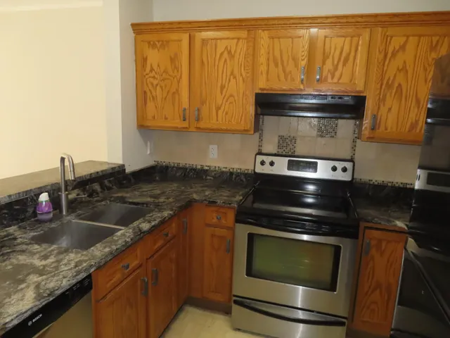 $125,900 | 7622 York Avenue South, Unit 1106, Edina, MN 55435