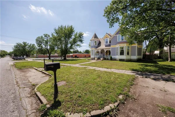 $239,999 | 303 North 8th Street, Fredonia, KS 66736