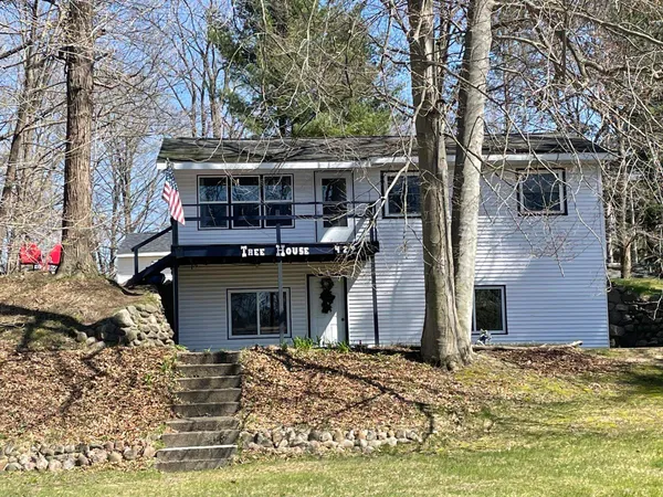$279,900 | 429 South Geneva Road, Shepherd, MI 48883
