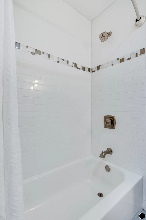 1930 South Morgan Street, Unit 1 Chicago, IL 60608 - Photo 9 of 11 a bathroom with a bathtub