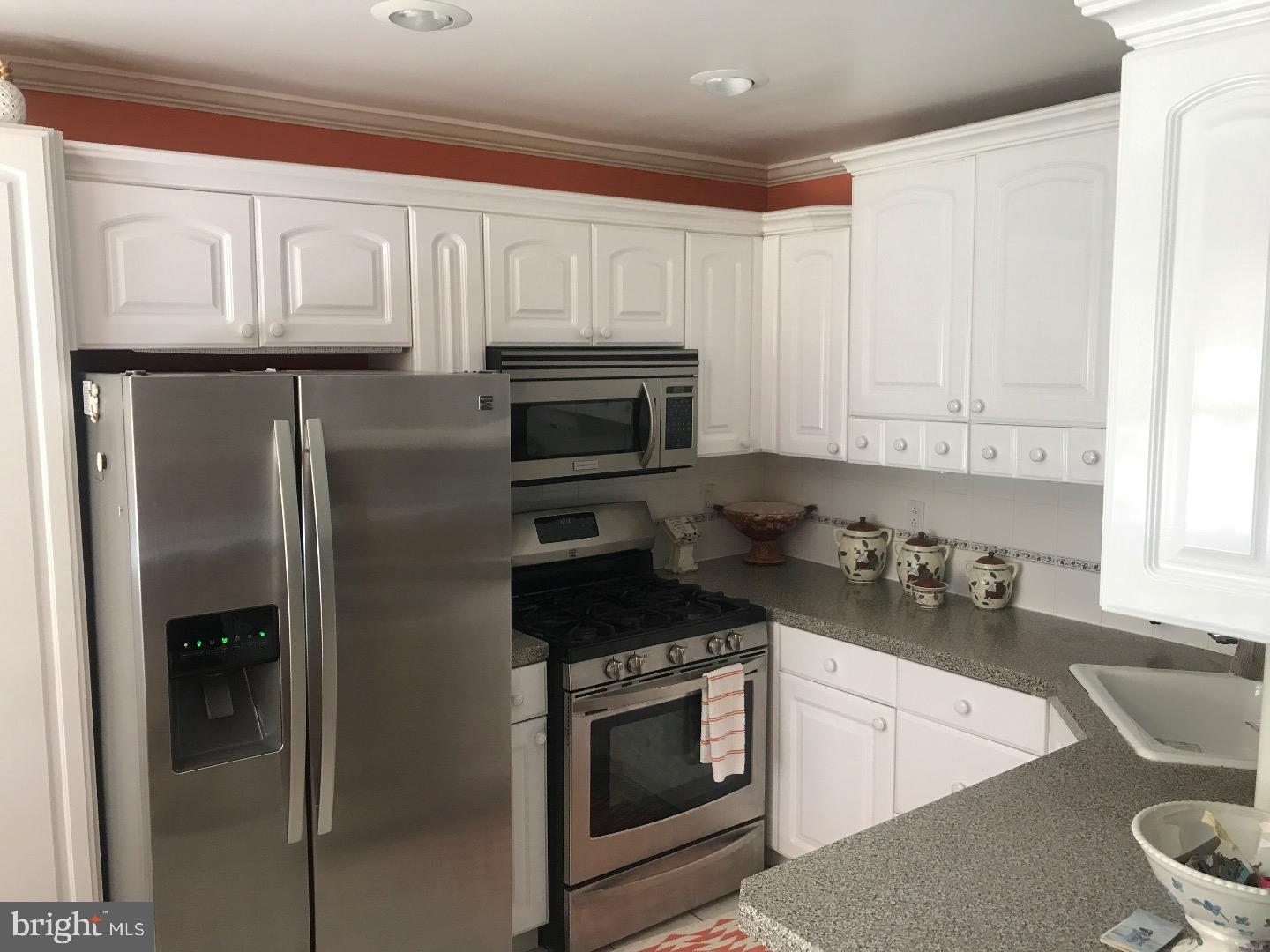 3462 Vinton Road Philadelphia, PA 19154 - Photo 2 of 6