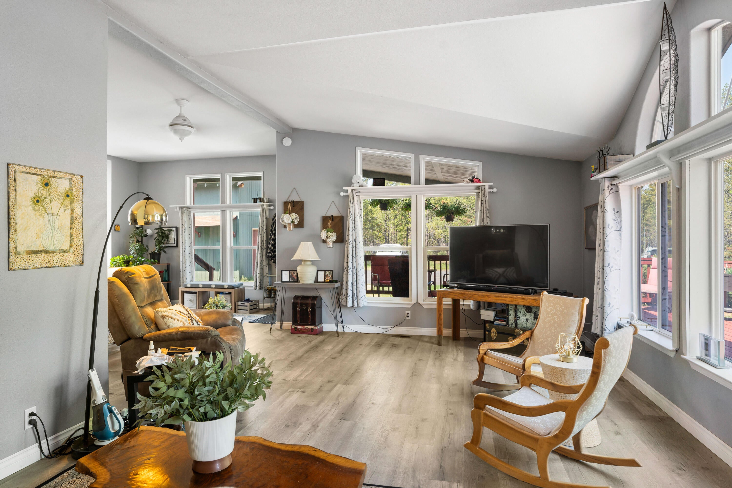 55105 Jackpine Way Bend, OR 97707 - Photo 34 of 89 64-Living Room