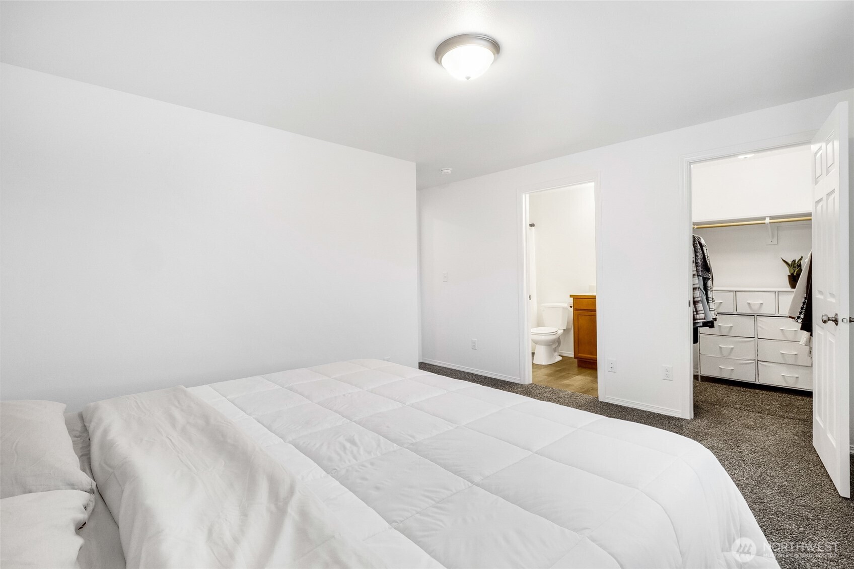 1313 Polo Ridge Moses Lake, WA 98837 - Photo 21 of 37 a bedroom with a bed and a large mirror