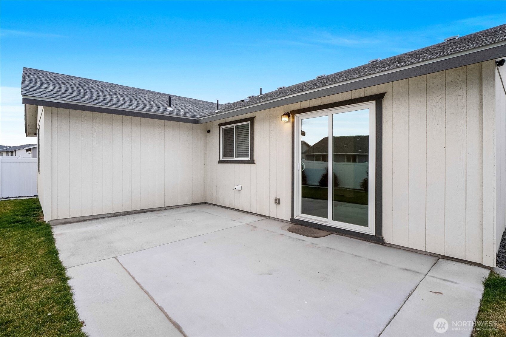 1313 Polo Ridge Moses Lake, WA 98837 - Photo 29 of 37 a view of a house with a large window
