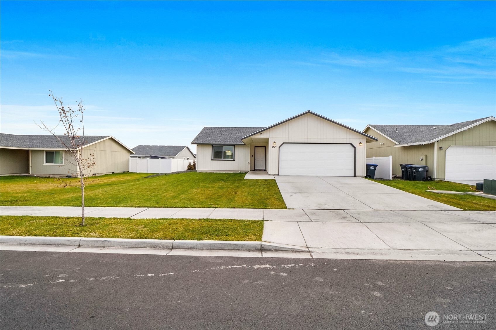 1313 Polo Ridge Moses Lake, WA 98837 - Photo 36 of 37 a house view with a outdoor space