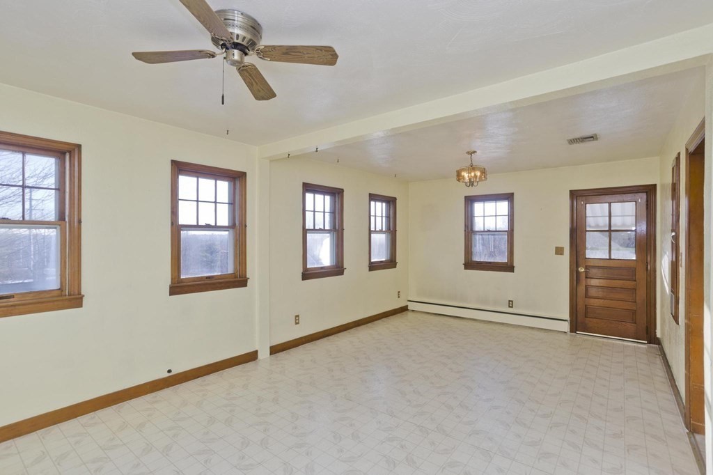 199 Labelle Street West Springfield, MA 01089 - Photo 3 of 21 Gallery Image 3