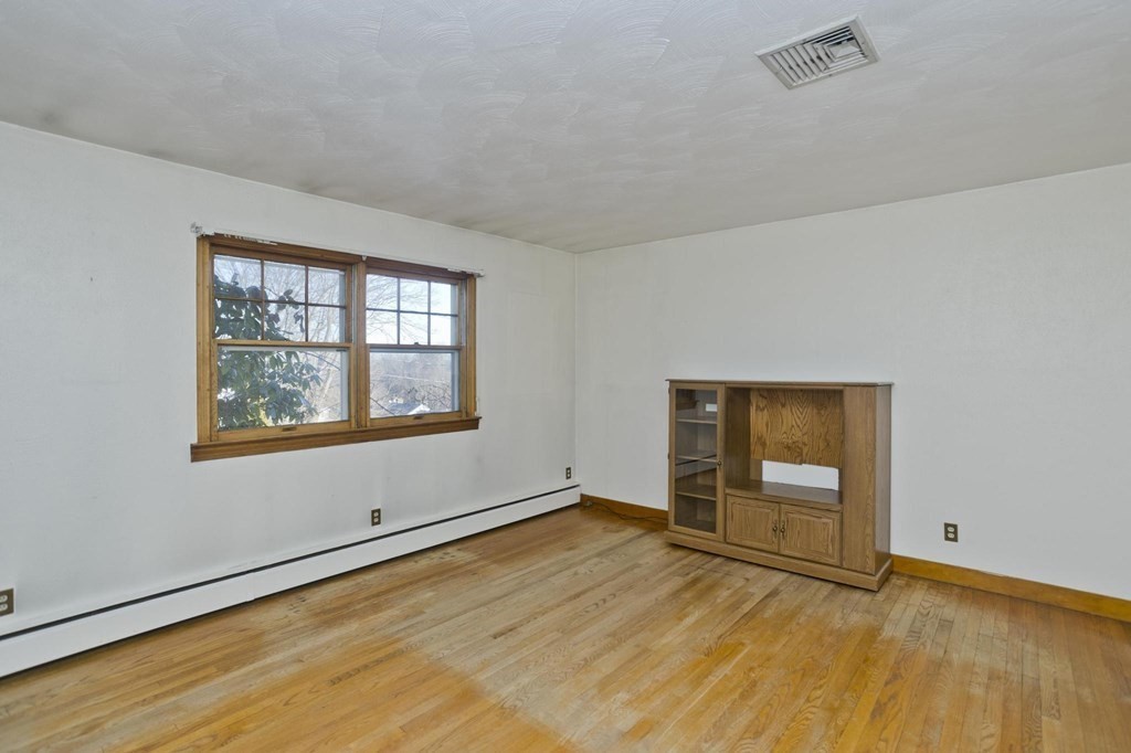 199 Labelle Street West Springfield, MA 01089 - Photo 4 of 21 Gallery Image 4