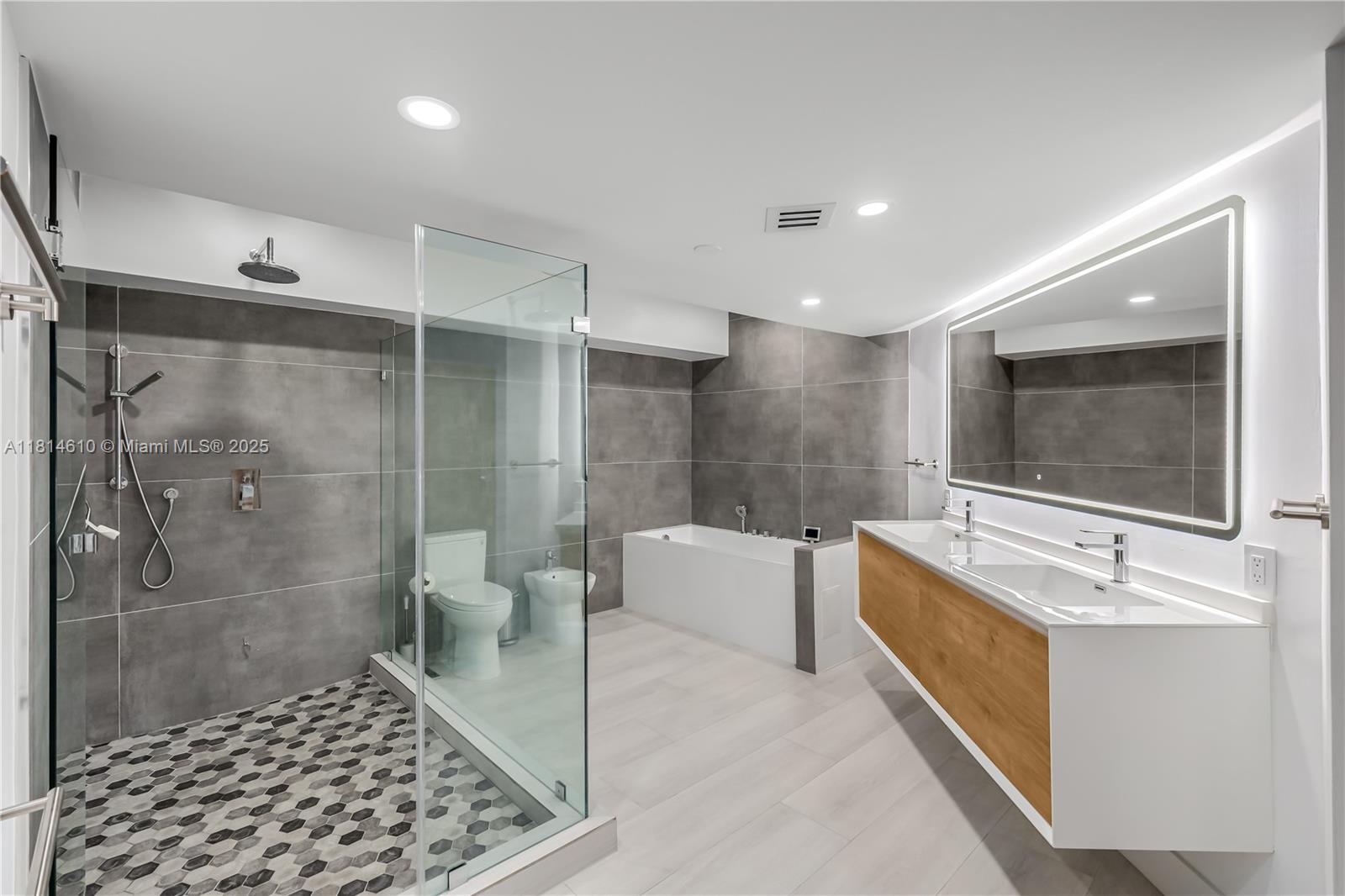 8855 Collins Avenue, Unit 4G Surfside, FL 33154 - Photo 14 of 39