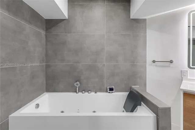 $1,495,000 | 8855 Collins Avenue, Unit 4G, Surfside, FL 33154