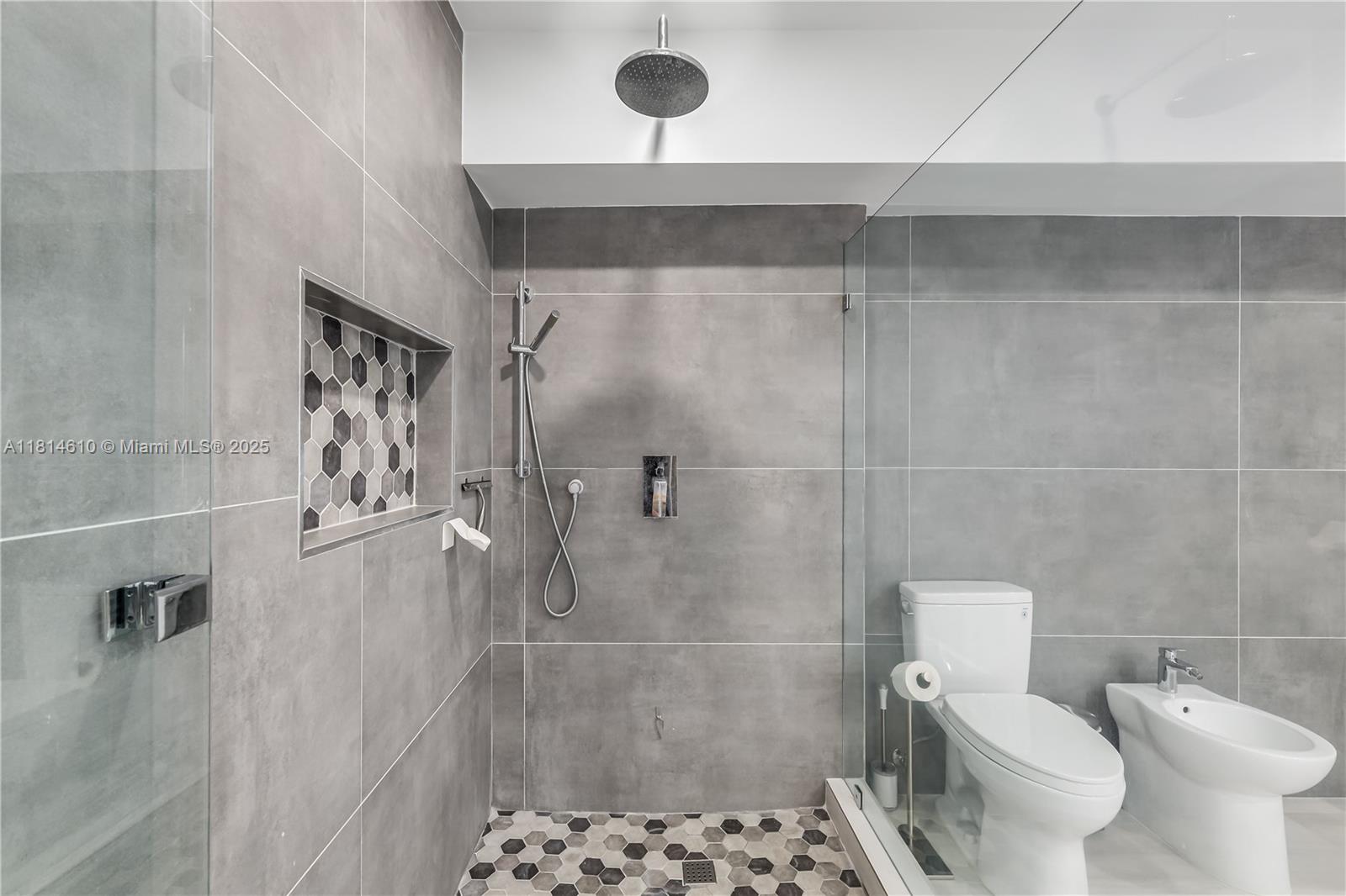 8855 Collins Avenue, Unit 4G Surfside, FL 33154 - Photo 17 of 39