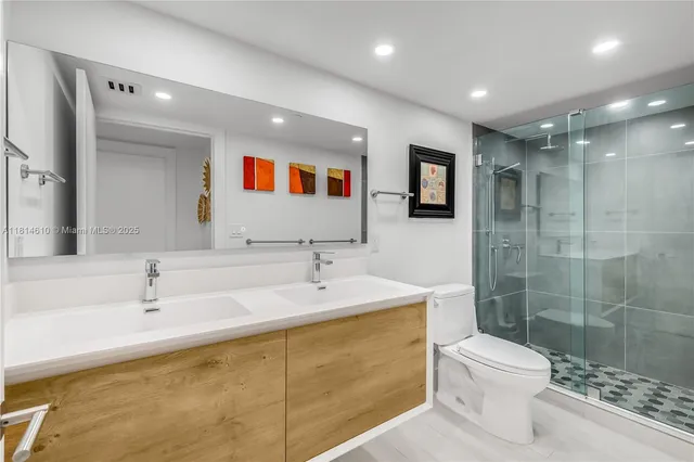 $1,495,000 | 8855 Collins Avenue, Unit 4G, Surfside, FL 33154