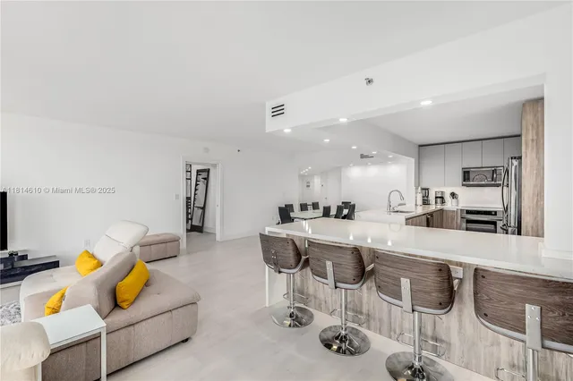 $1,495,000 | 8855 Collins Avenue, Unit 4G, Surfside, FL 33154