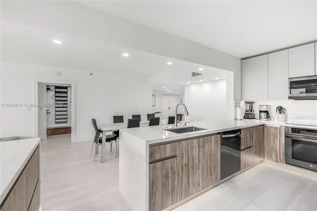 $1,495,000 | 8855 Collins Avenue, Unit 4G, Surfside, FL 33154