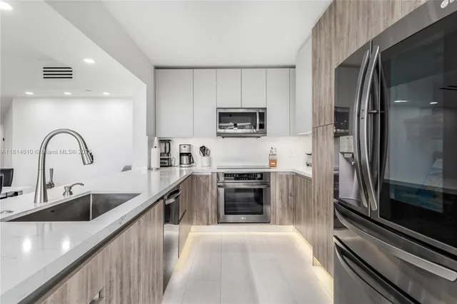 $1,495,000 | 8855 Collins Avenue, Unit 4G, Surfside, FL 33154