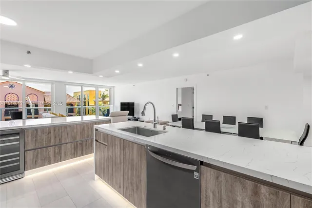 $1,495,000 | 8855 Collins Avenue, Unit 4G, Surfside, FL 33154