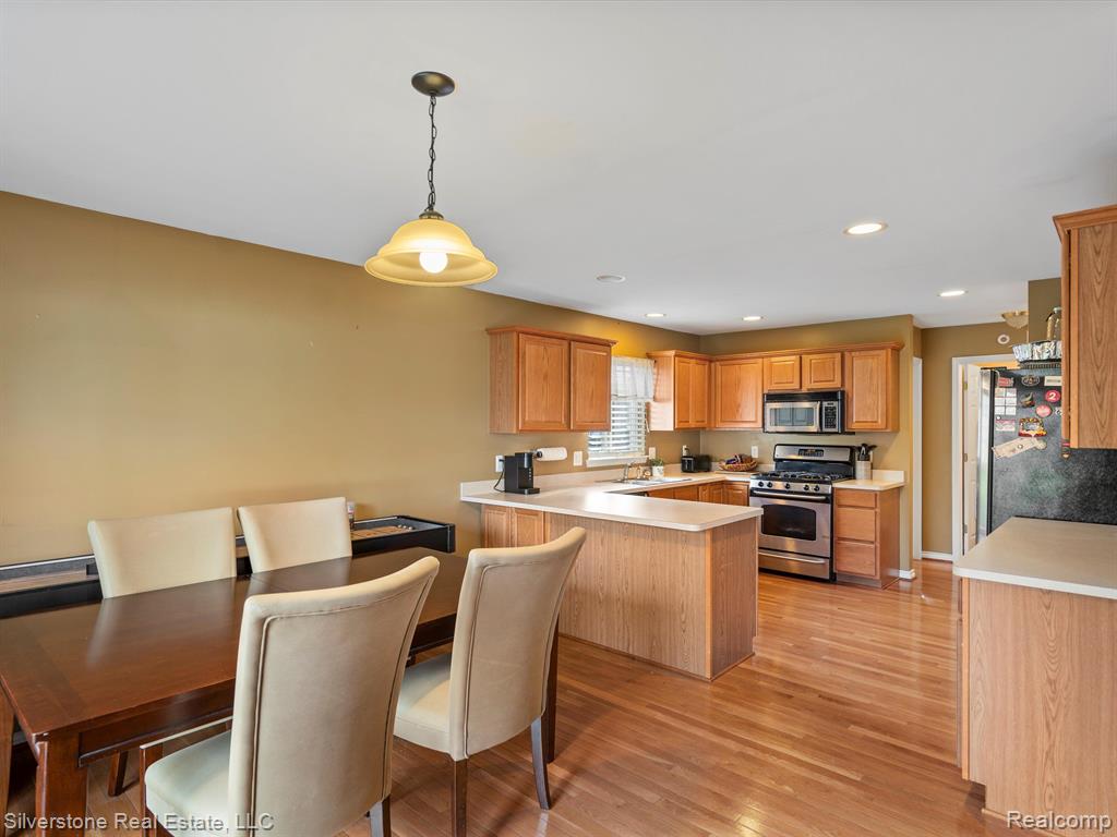 3759 Alida Avenue Rochester, MI 48309 - Photo 10 of 34