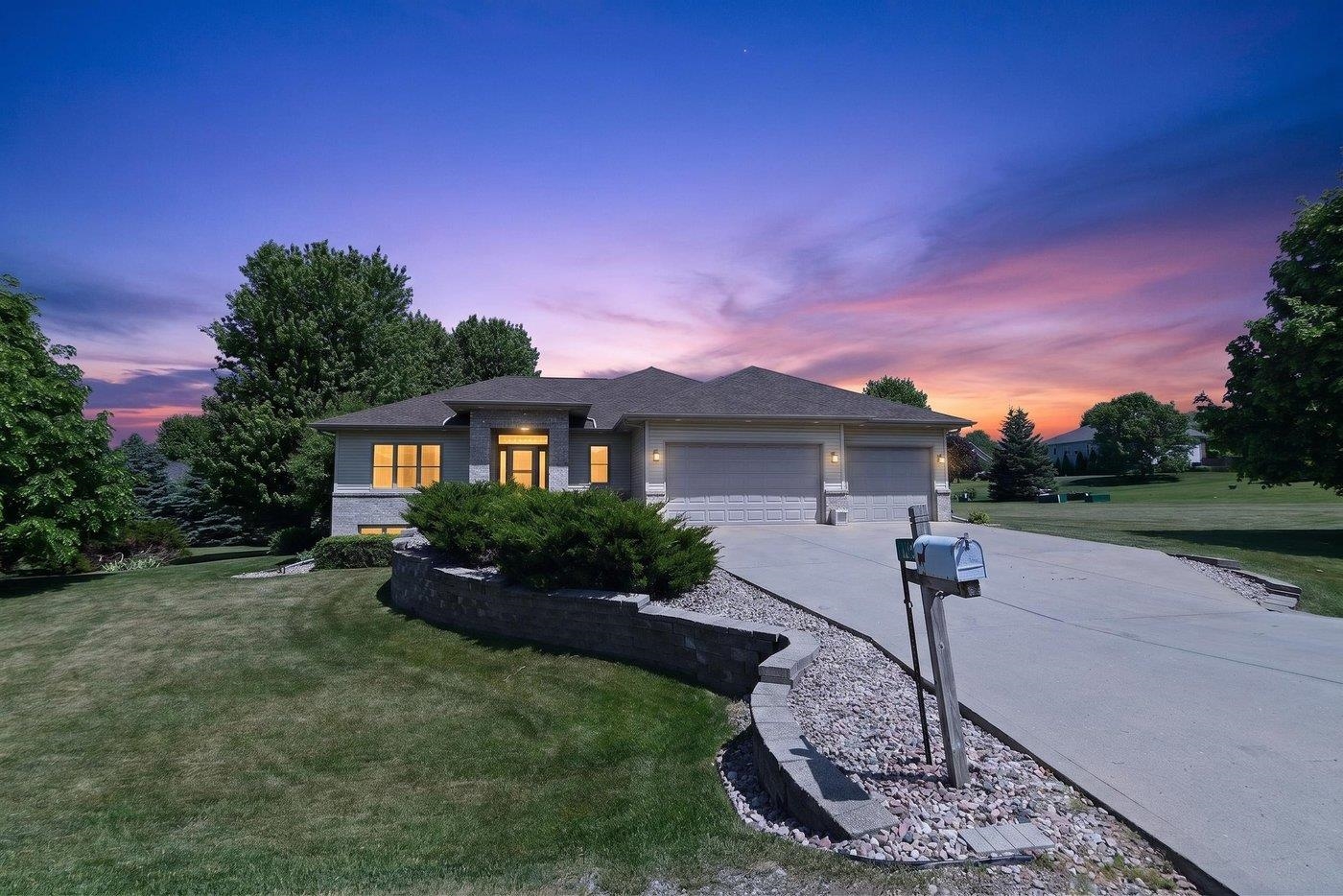 5215 Preservation Place Sun Prairie, WI 53590 - Photo 2 of 52