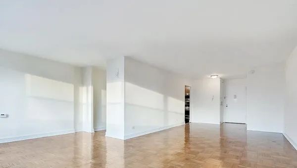 $3,850 | 888 8th Avenue, Unit 3M | Midtown Central