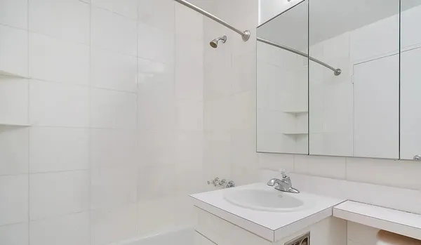 $3,850 | 888 8th Avenue, Unit 3M | Midtown Central