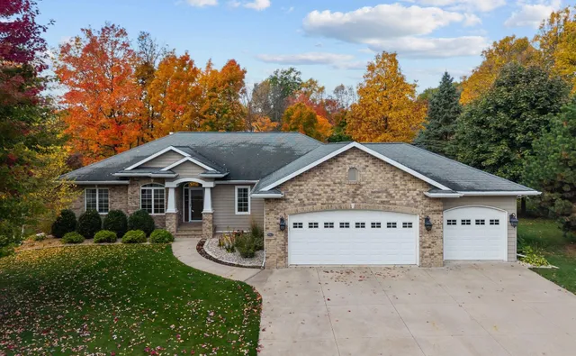 $659,900 | 592 Cornrow Lane, Combined Locks, WI 54113