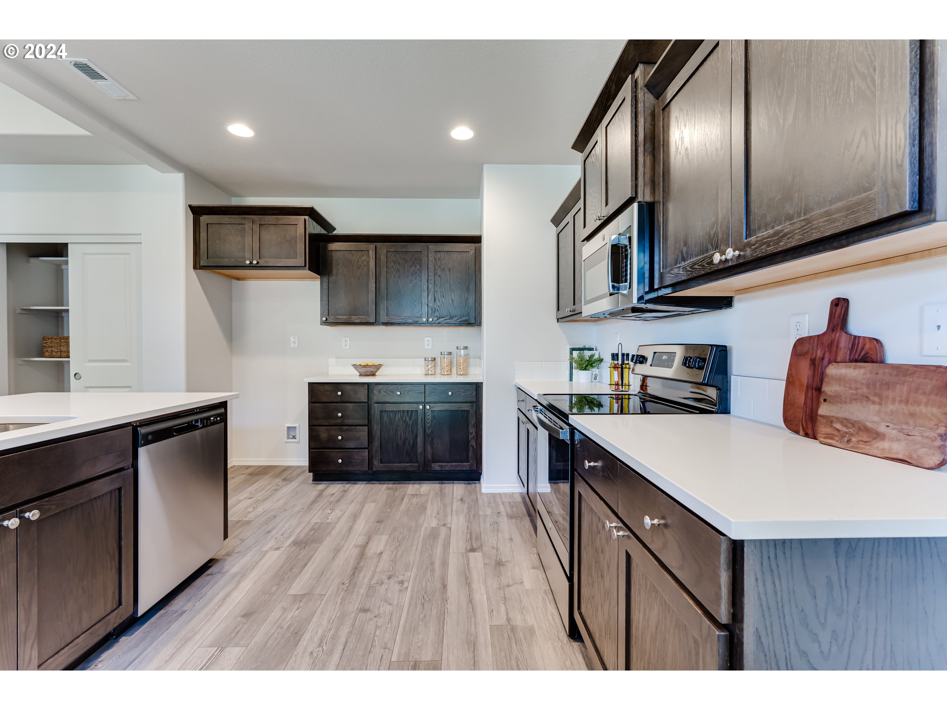 2335 Sandy Drive Eugene, OR 97401 - Photo 4 of 28