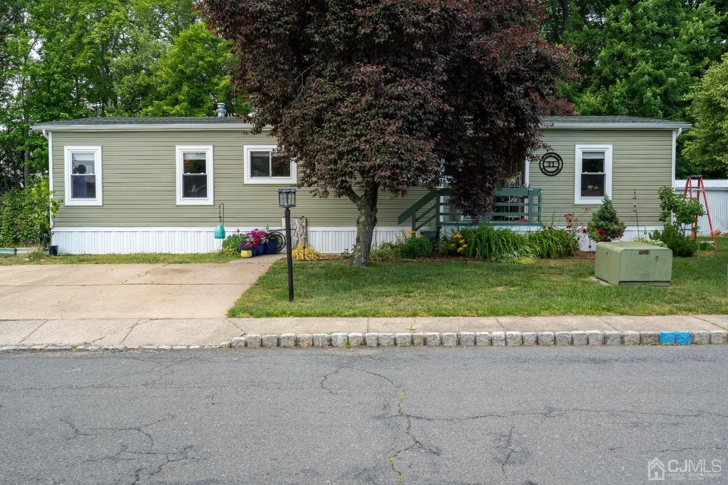 31 Longfellow Road North Brunswick, NJ 08902 - Photo 2 of 59 Gallery Image 2