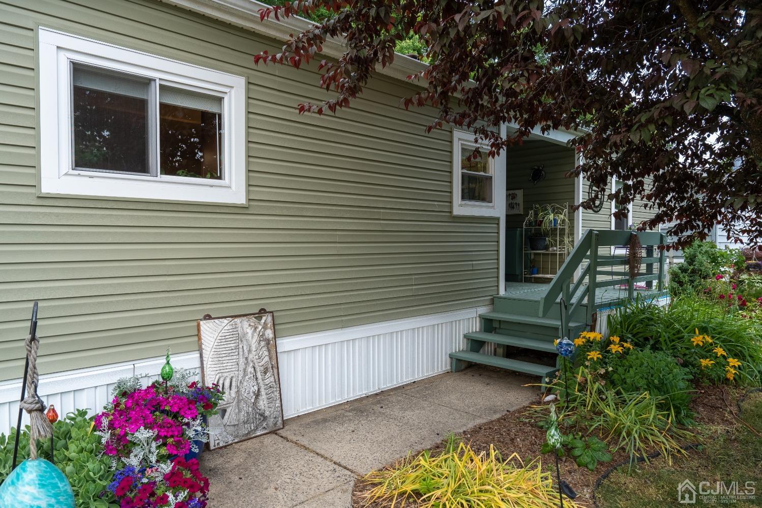31 Longfellow Road North Brunswick, NJ 08902 - Photo 3 of 59 Gallery Image 3