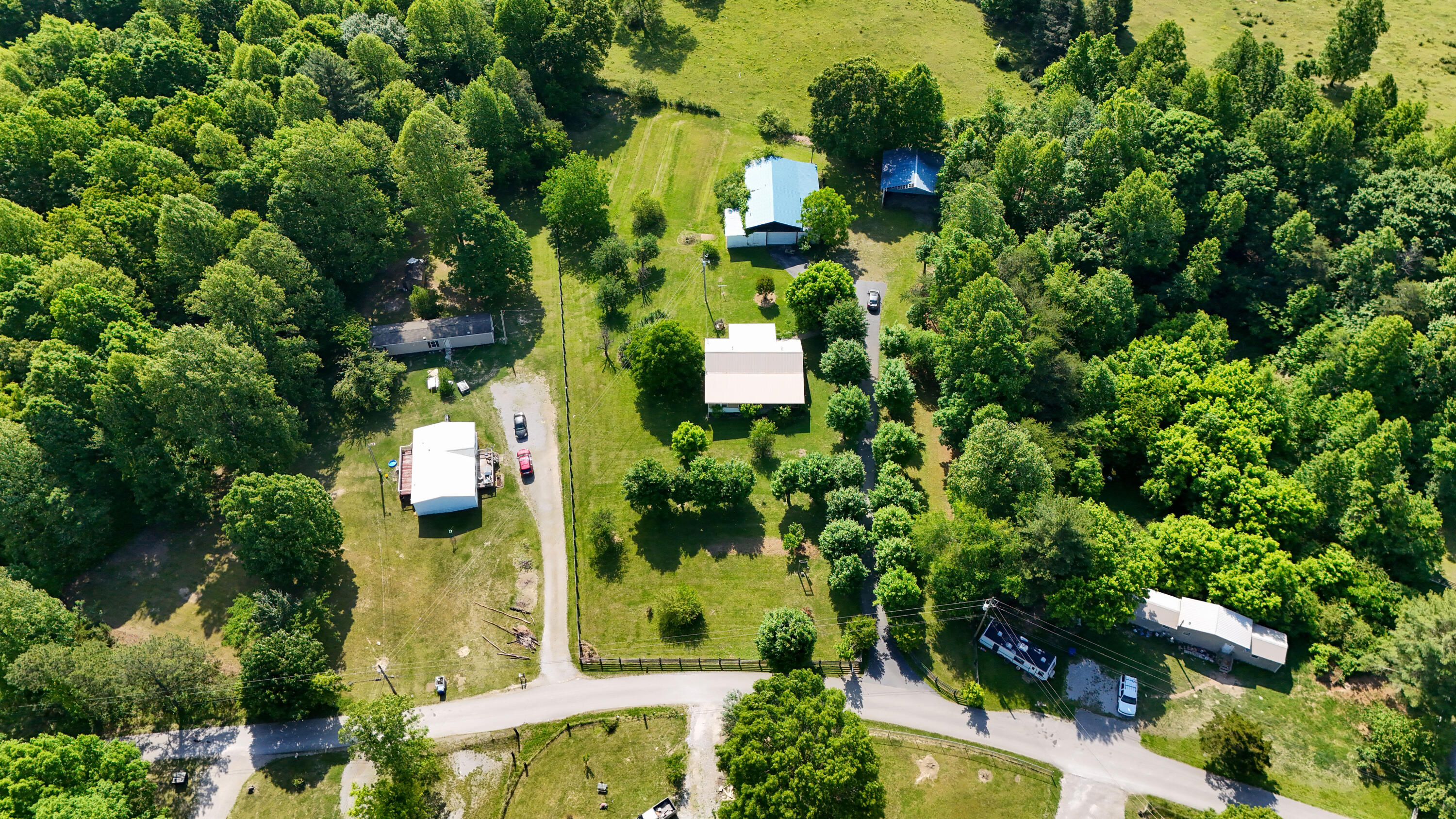 160 Dean King Road Pine Knot, KY 42635 - Photo 16 of 34 LightroomRealEstateEdits