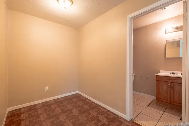 a view of a utility room