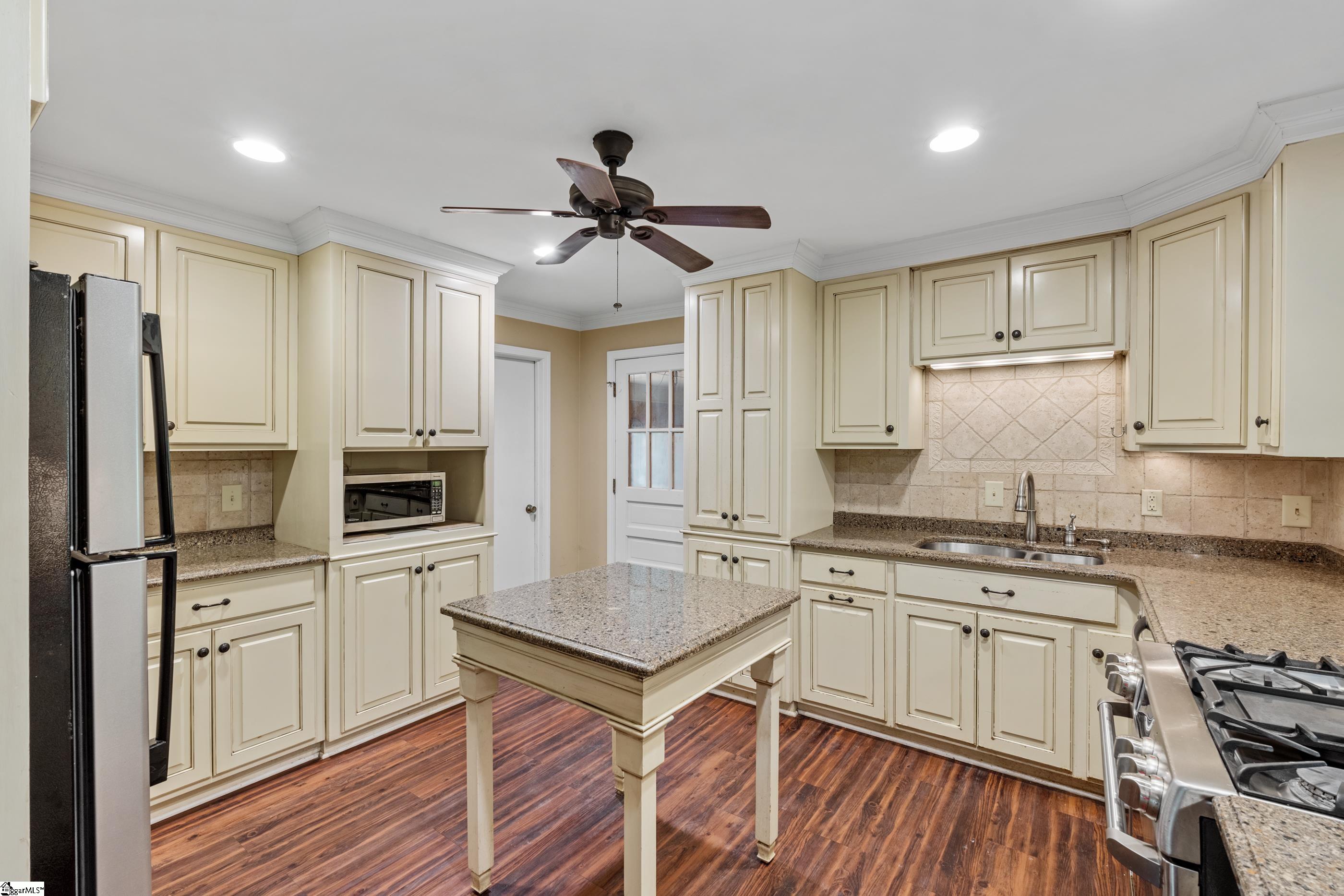 403 Laurel Road Easley, SC 29642 - Photo 12 of 34