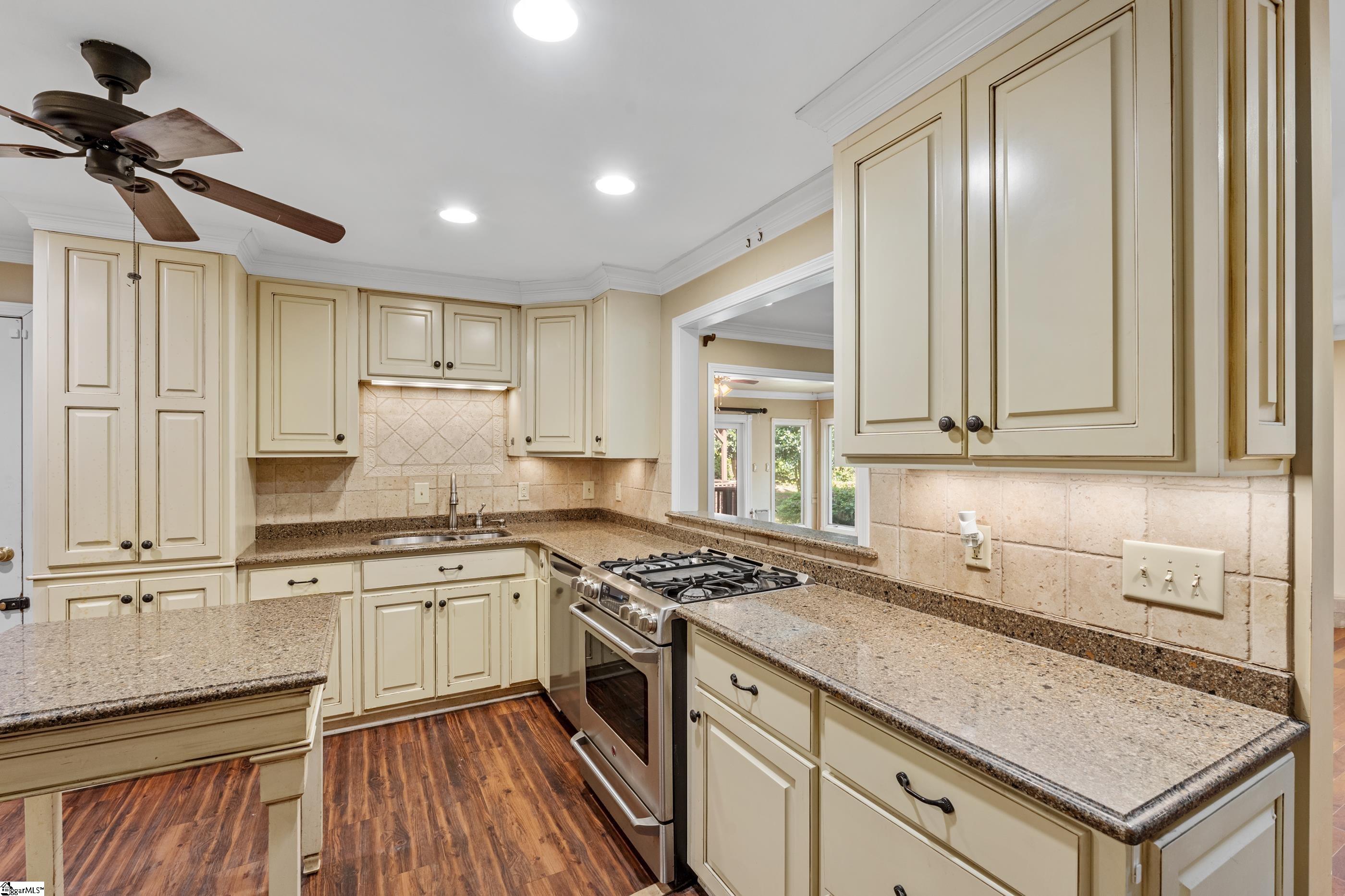 403 Laurel Road Easley, SC 29642 - Photo 13 of 34