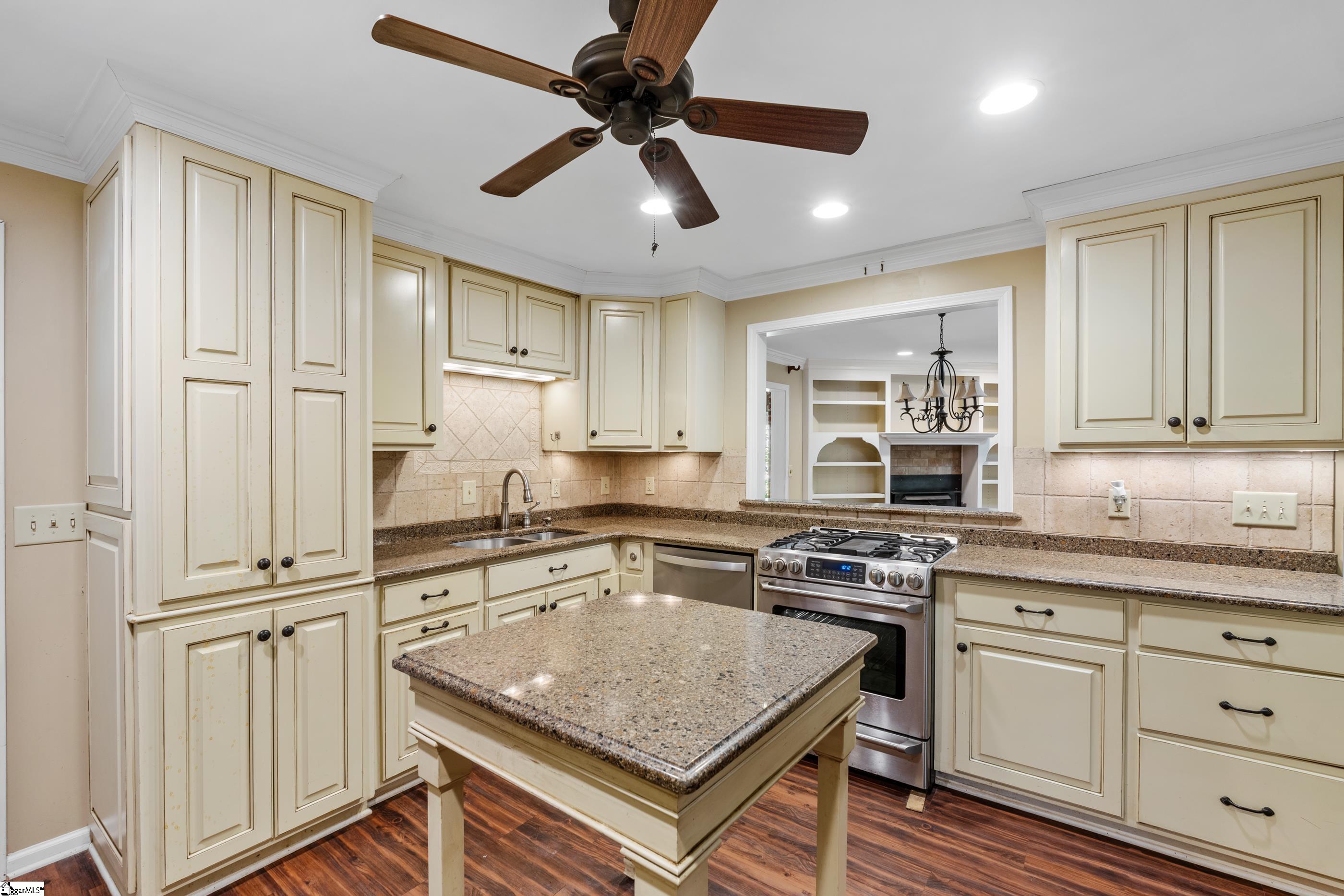 403 Laurel Road Easley, SC 29642 - Photo 14 of 34