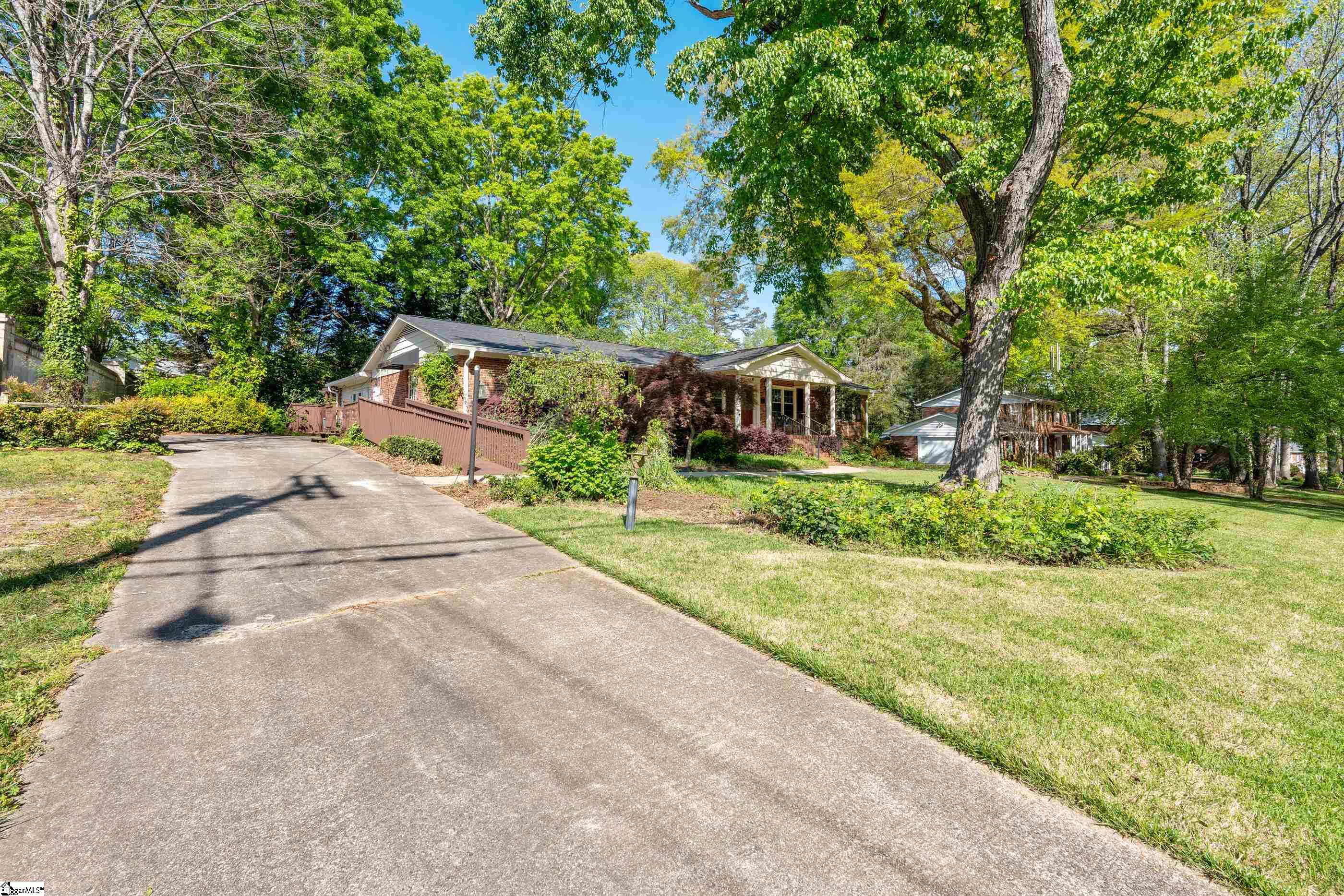 403 Laurel Road Easley, SC 29642 - Photo 4 of 34