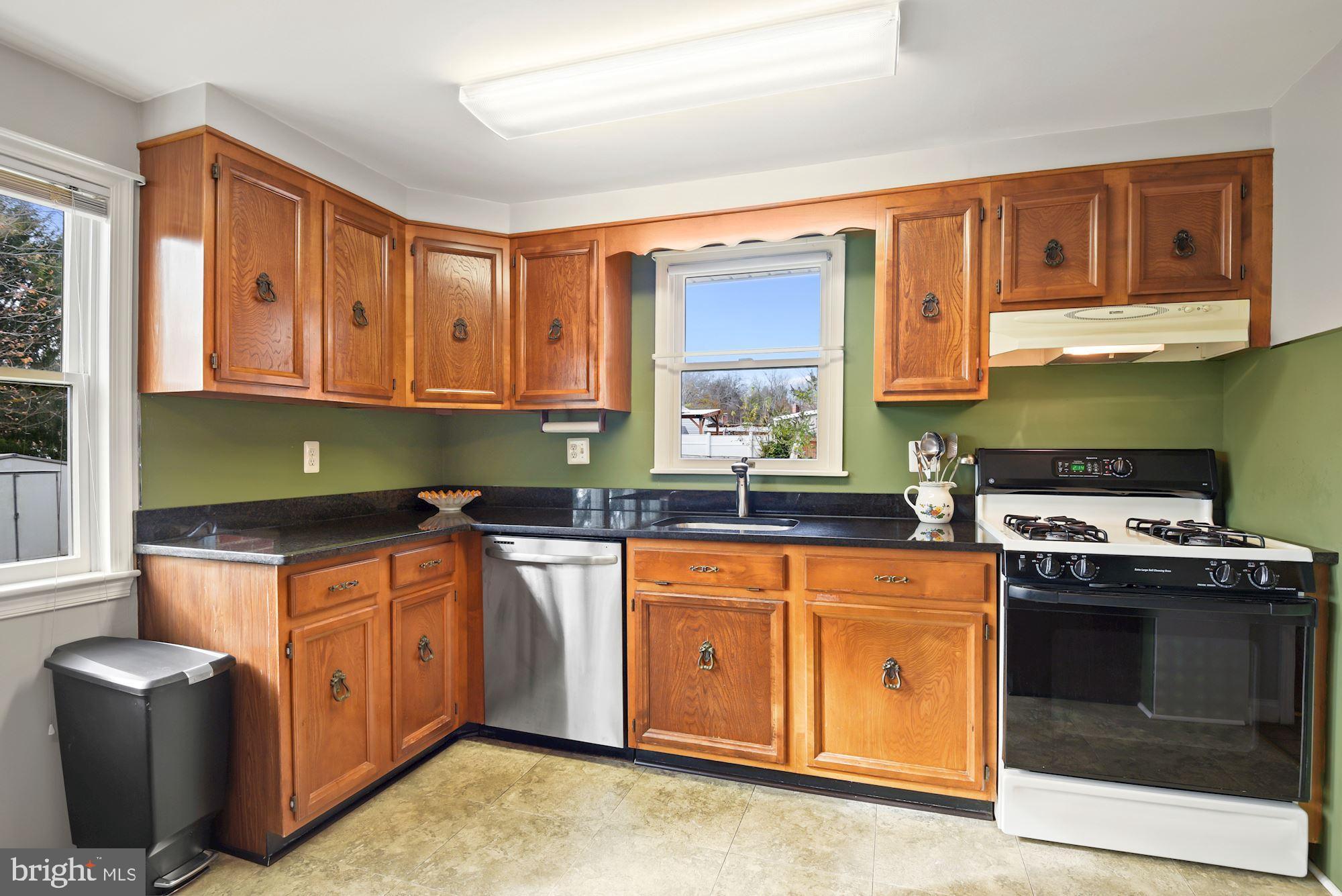 4426 Hallet Street Rockville, MD 20853 - Photo 3 of 30 Awesome Kitchen with Granite Countertops