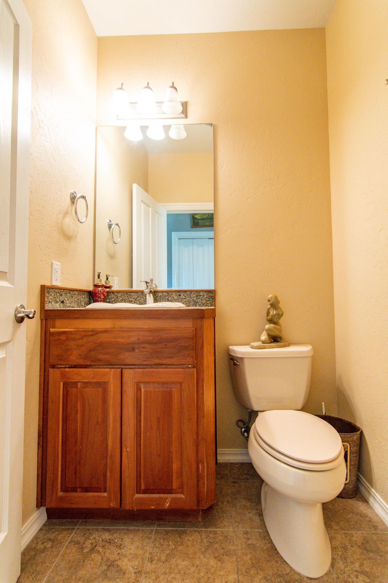 1668 Leonard Road Grants Pass, OR 97527 - Photo 16 of 34 Half Bath