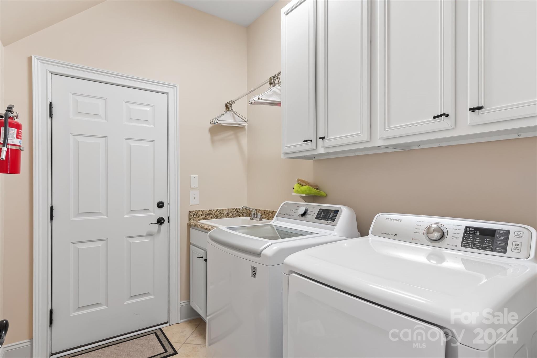 15608 Lake Ridge Road Charlotte, NC 28278 - Photo 23 of 37 a utility room with dryer and washer