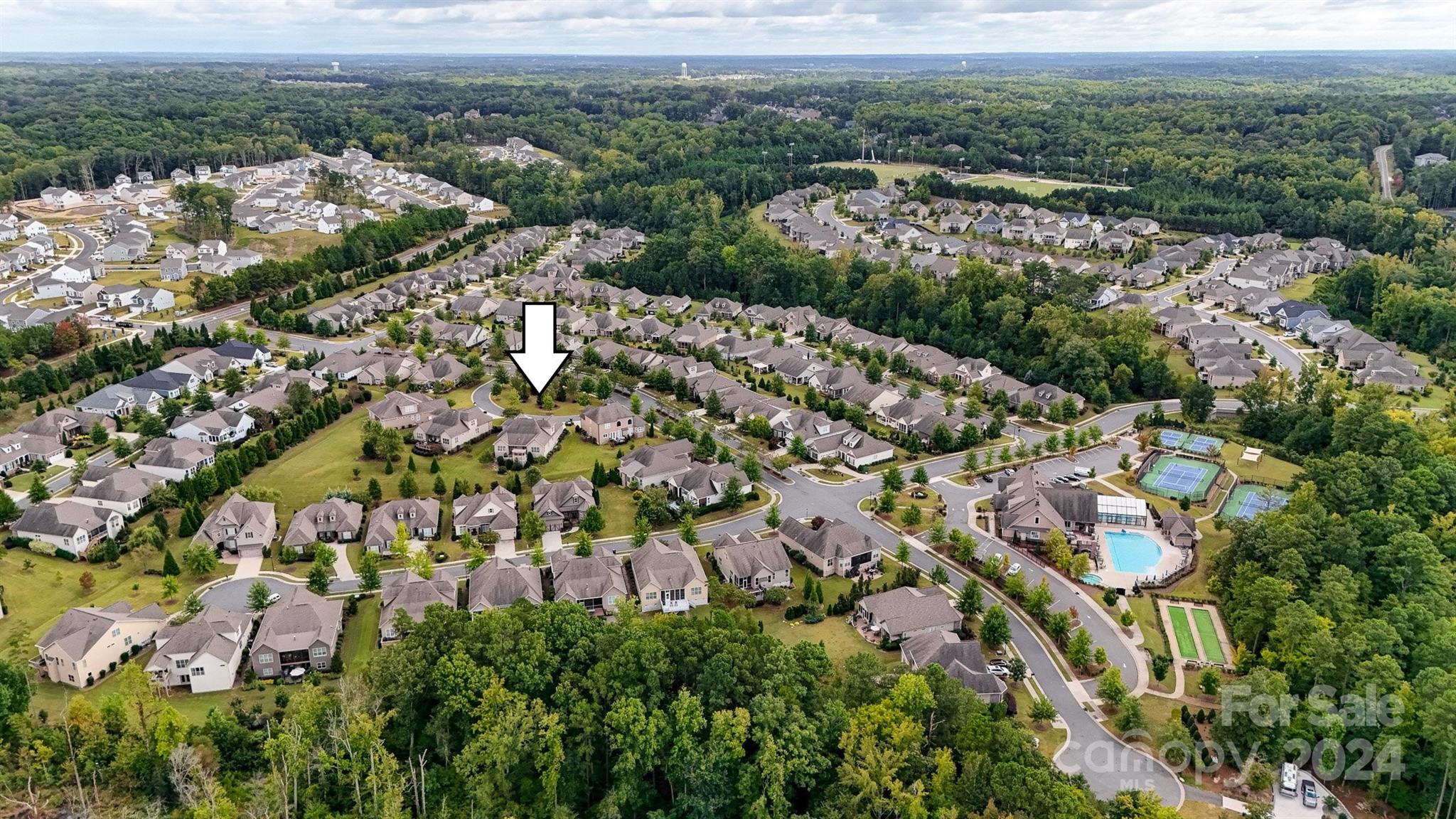 15608 Lake Ridge Road Charlotte, NC 28278 - Photo 31 of 37 an aerial view of multiple house