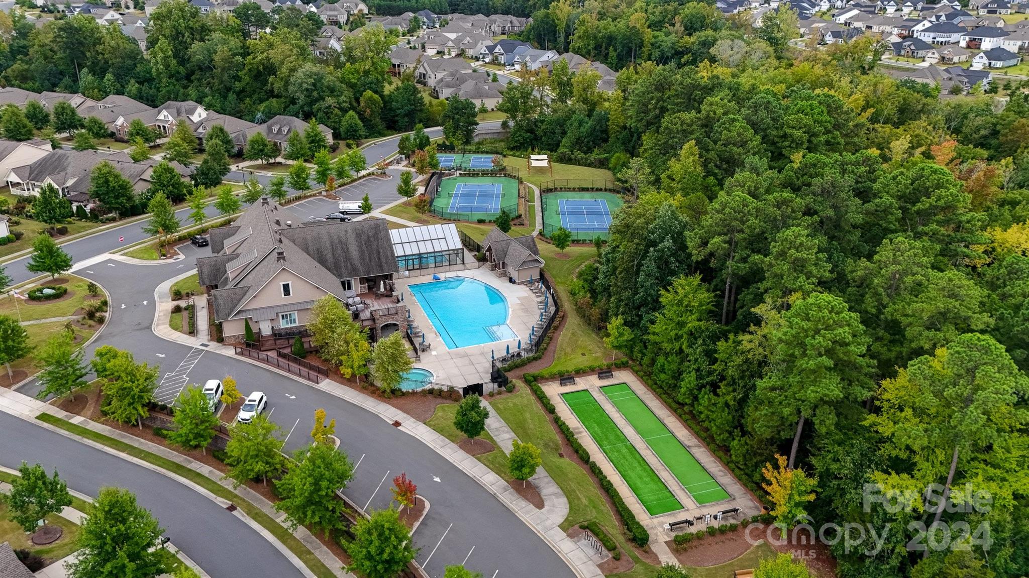 15608 Lake Ridge Road Charlotte, NC 28278 - Photo 33 of 37 an aerial view of a house with a garden
