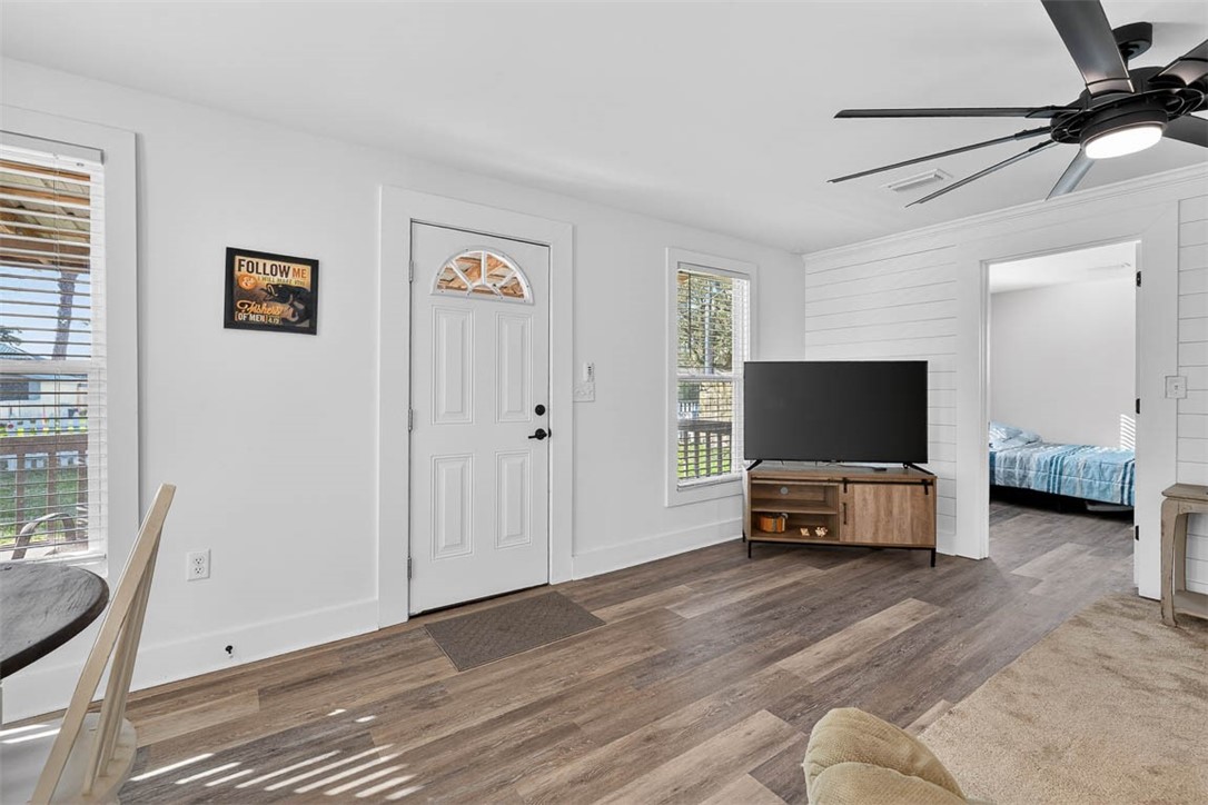 3015 East 3rd Street Brunswick, GA 31520 - Photo 3 of 23