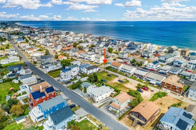 $379,900 | 114 Railroad Avenue, Salisbury, MA 01952