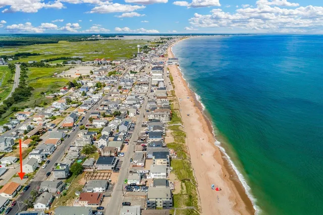 $379,900 | 114 Railroad Avenue, Salisbury, MA 01952