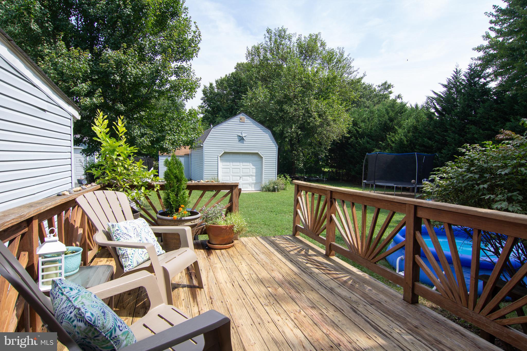 8527 Summit Road Pasadena, MD 21122 - Photo 21 of 29 Private DECK CHEERS!