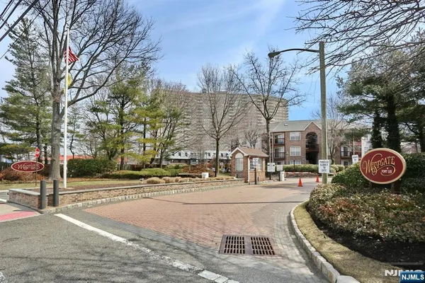 $2,900 | 758 Charles Court, Fort Lee, NJ 07024
