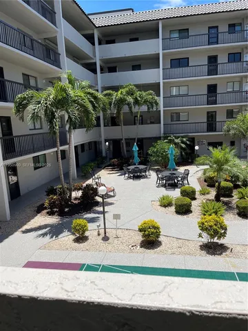$1,400 | 2121 Collier Avenue, Unit 215, Fort Myers, FL 33901