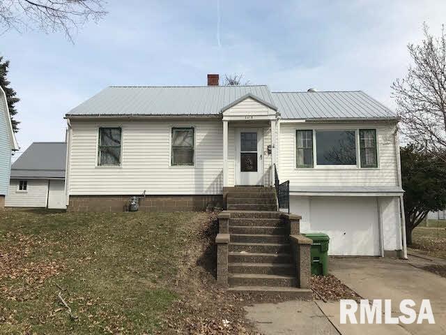 2415 Dunham Street Clinton, IA 52732 - Photo 1 of 20 Gallery Image 1