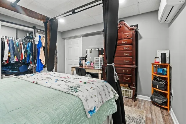 a bed room with a bed and a closet
